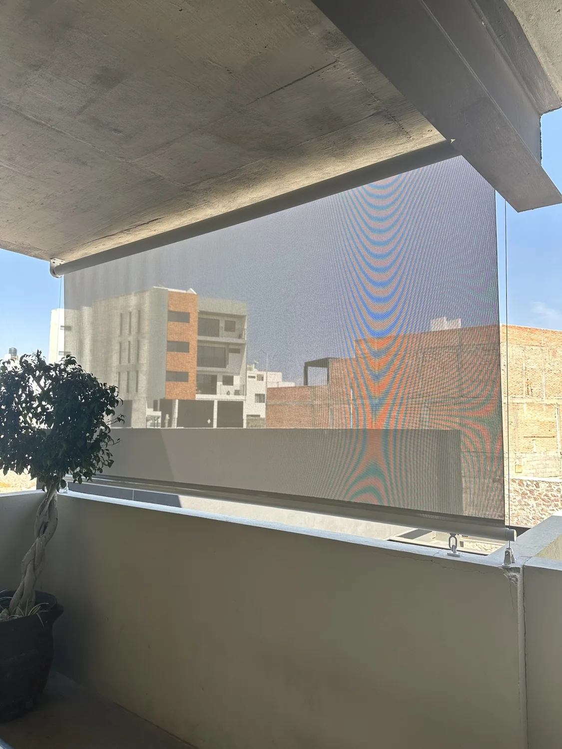 Toldo vertical Screen instalado en terraza